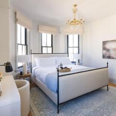 Elegant Luxury Suite in Downtown Newport