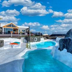 Luxury Family Villa with Private Pool, Jacuzzi & Sauna