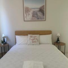 Convenient Double Stay in Heart of Cabramatta - Shared Bathroom and Kitchen