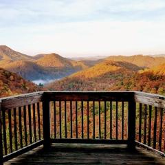 PEARLY GATES the BEST VIEWS in the Smokies Hot Tub