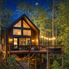 Luxury Cabin with Hot Tub & Pickleball Near Helen