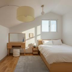 Stay DAON Hongdae Private 4 Bedroom House with 4 Queen Beds 10 mins to station