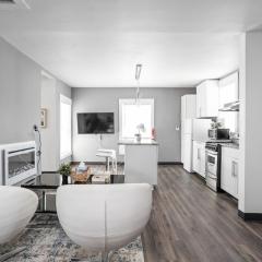 New Castle Getaway with Fireplace Garage & Near Attractions-Family Friendly