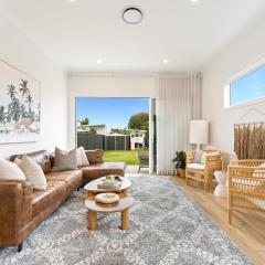 The White House near beach & shops