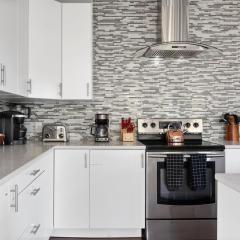 Spacious Home Garage Near Fountain Square-Family Friendly