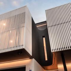 9 Architectural Luxe 4BR Skyhome Pool & Ocean View