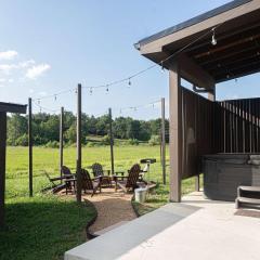 River Mist Cabin with Hot Tub Fire Pit & Games- Family Friendly