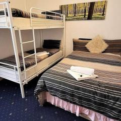 Holiday Plus - 50 Palatine Road