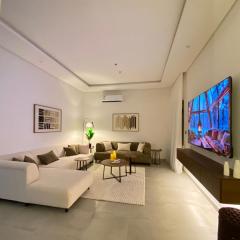 Billiards, private cinema, and two bedrooms