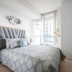 Bright 1Br & Den Unit in Downtown