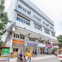 RedDoorz near Cebu Metropolitan Cathedral