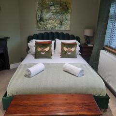 The Grantchester - Charming 20th Century Home