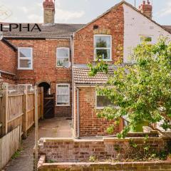 Stylish 3-Bedroom Apartment in Peterborough - Free Parking, Superfast Wi-Fi, Ideal for Families, Contractors, and Long-Term Stays