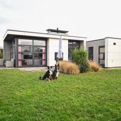 Marina Strandbad Chalet RiverLodge mit Zaun Haus Nr 94