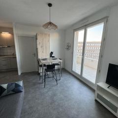 F2 neuf, centre ville, terrasse, WIFI, garage