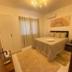 APARTAMENTO COM SUITE EM CONDOMÍNIO FECHADO com estacionamento próprio