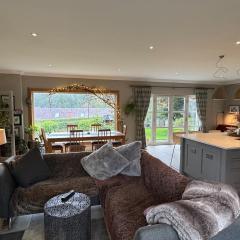 Beautiful 5 Bedroom House with Hot Tub