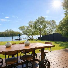 Waterfront Coomera Escape