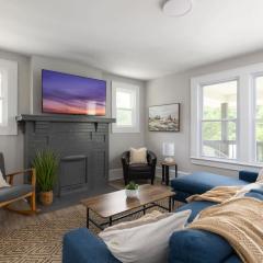 The Hilltop Haven HISTORIC West Salem Charm 5 Mins to Downtown Hospitals Walk to Greenway