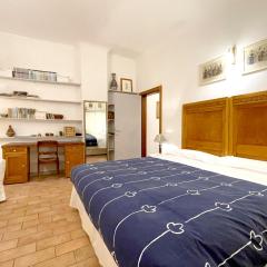 Lombarde 30 near Piazza Il Campo