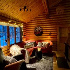 Atmospheric log cabin by the ski tracks