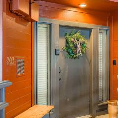 Woodside Avenue Retreat 1375