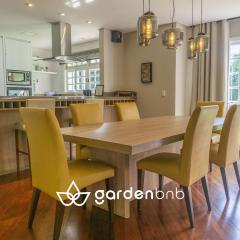 Suíte King, A/C, 2 vagas, Quintal, Próx Barigui