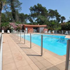 Studio Albatros en RDJ avec Terrasse, Parking privé, Piscine, proche Golf St Donat