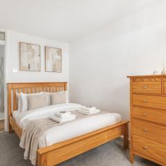 New! Top-Floor 1BR Flat close to Upton Park