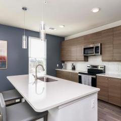 Landing Spectacular 2BD in San Marcos