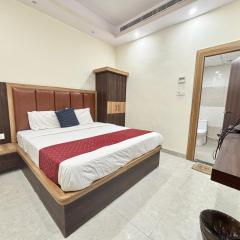 Hotel Royal LV Premium Near Varanasi Junction Railway Station And Shree Vishwanath Temple - Free Wifi - Parking and Room Service - Fully Air Conditioning Rooms- Best Family Stay Hotel In Varanasi