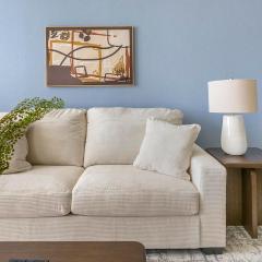 Landing Incredible 1BD Pool Clubhouse