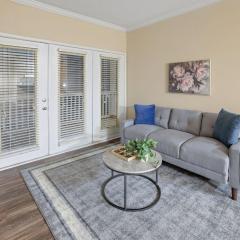 Cozy Retreat w Balcony & Modern Comforts