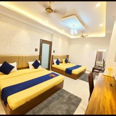 Hotel MMG Premium Near Shri Chintamani Ganesh Temple - Vishwanath Temple - Parking with Lift Services - BEST HOTEL IN VARANASI