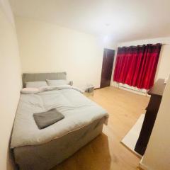Comfortable Room Near Brookes University and Oxford Hospitals, D