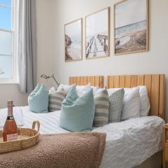 Charming 2 Bedroom Apartment in a Converted Chapel - Free Parking, Smart TV, Fast WiFi and Self-Check-In by Yoko Property