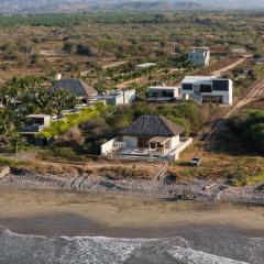 Casa Kona, Luxury Beachfront Villa with Lap Pool & Palapa