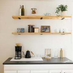 "The Dawning House" - Peaceful Modern Stay w/ Yard