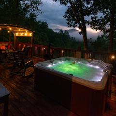 Hot Tub, Fire Pit and Lake Access Almond Cabin!