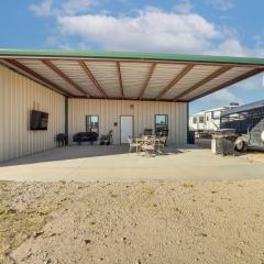 Large Patio and Grill! Group Stay in Midland