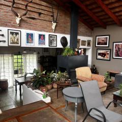 Habitación doble con balcón y pileta en las sierras Unquillo