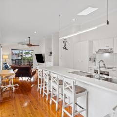 Bright 3-Bed Home in Leafy Annerley
