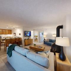 Freshly Updated Condo, across the street from the resort Edel O apts