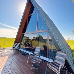 Chalé com hidromassagem de frente para a lagoa