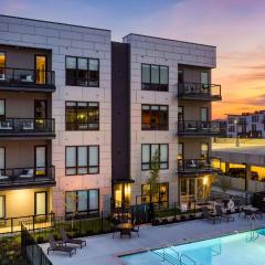 Sleeps 24 4 Modern Midtown Apartments w Gym Pool Walkable to Shops Eats