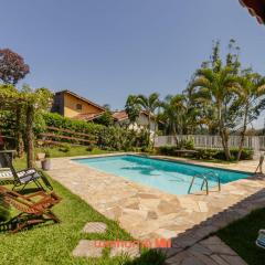 Casa em Igarata com Acesso ao Lago e Piscina