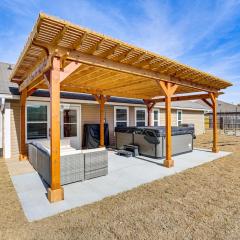 Hot Tub and Fire Pit Home Near Downtown Texarkana