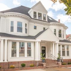 Boston Harvard Mansion HUGE GameRoom Spa Bath