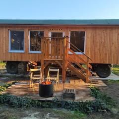 Bauwagen am Waldrand