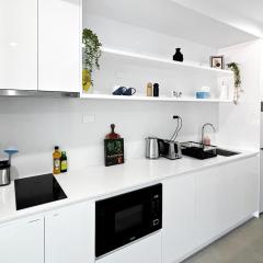 Modern Brookvale Studio Free Parking and Balcony